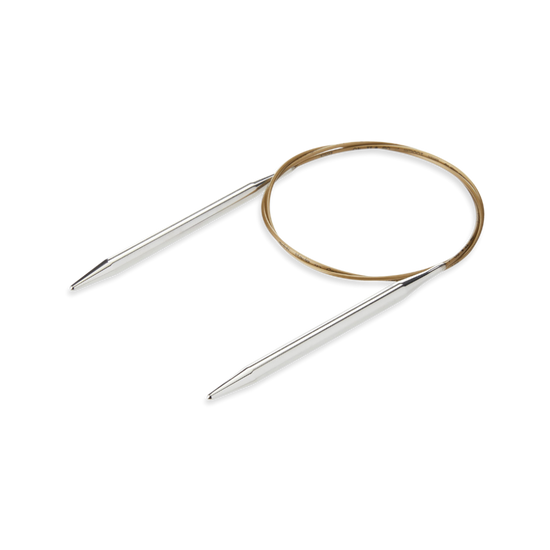 Addi Circular Needles 80 cm met zilverkleurige messing naaldpunten en flexibele goudkleurige kabel op witte achtergrond.