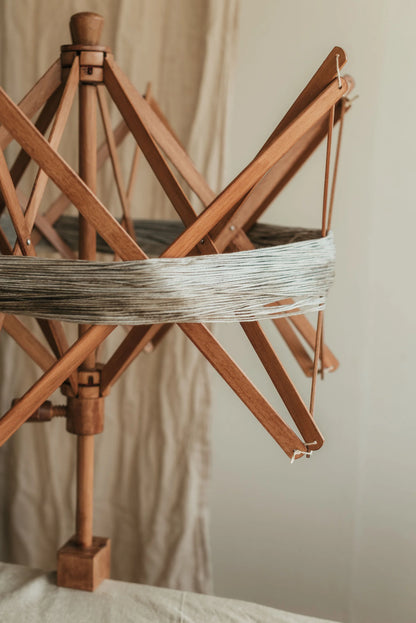 Knits by CE Yarn Swift Garenwinder