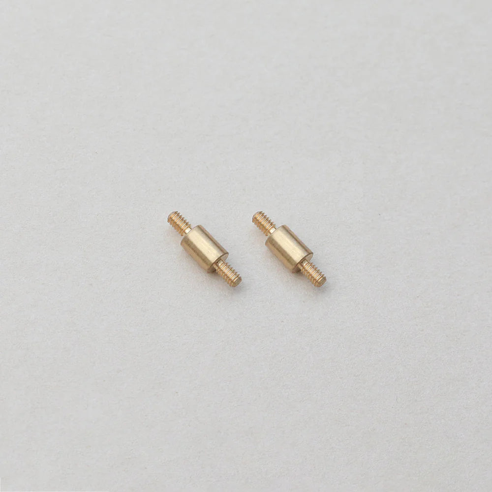 Close-up van de Seeknit Cord Joints met fijne schroefdraad, gemaakt van duurzaam metaal voor het koppelen van breikabels.