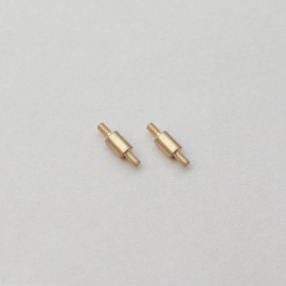 Close-up van de Seeknit Cord Joints met fijne schroefdraad, gemaakt van duurzaam metaal voor het koppelen van breikabels.