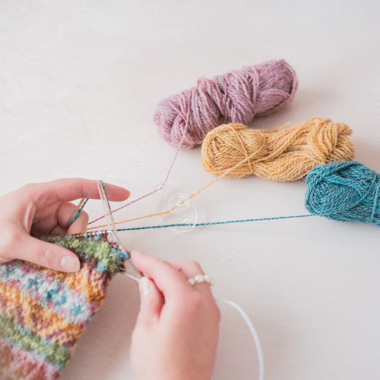 Knits by Cindy Ekman - Yarn guide plate