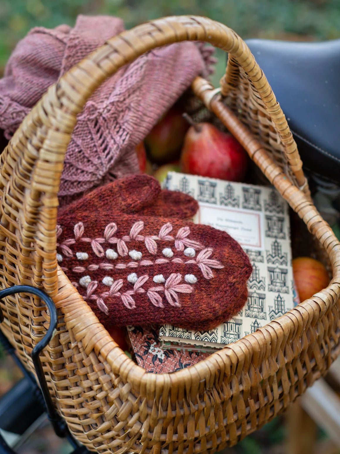 Embroidery on knits, Judith Gummlich