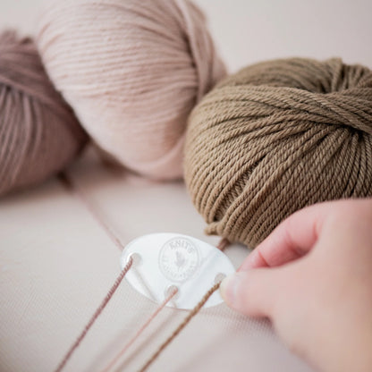 Knits by Cindy Ekman - Yarn guide plate